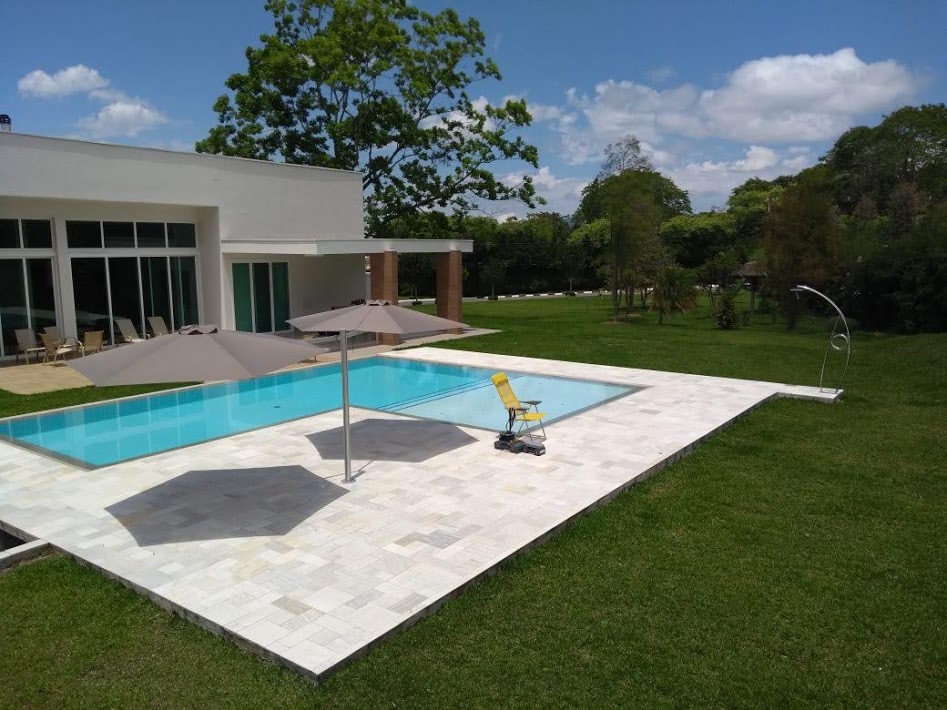 Ombrelone Duoflex Umbrosa — com projeção de sombra dupla em área externa ampla — foto 5