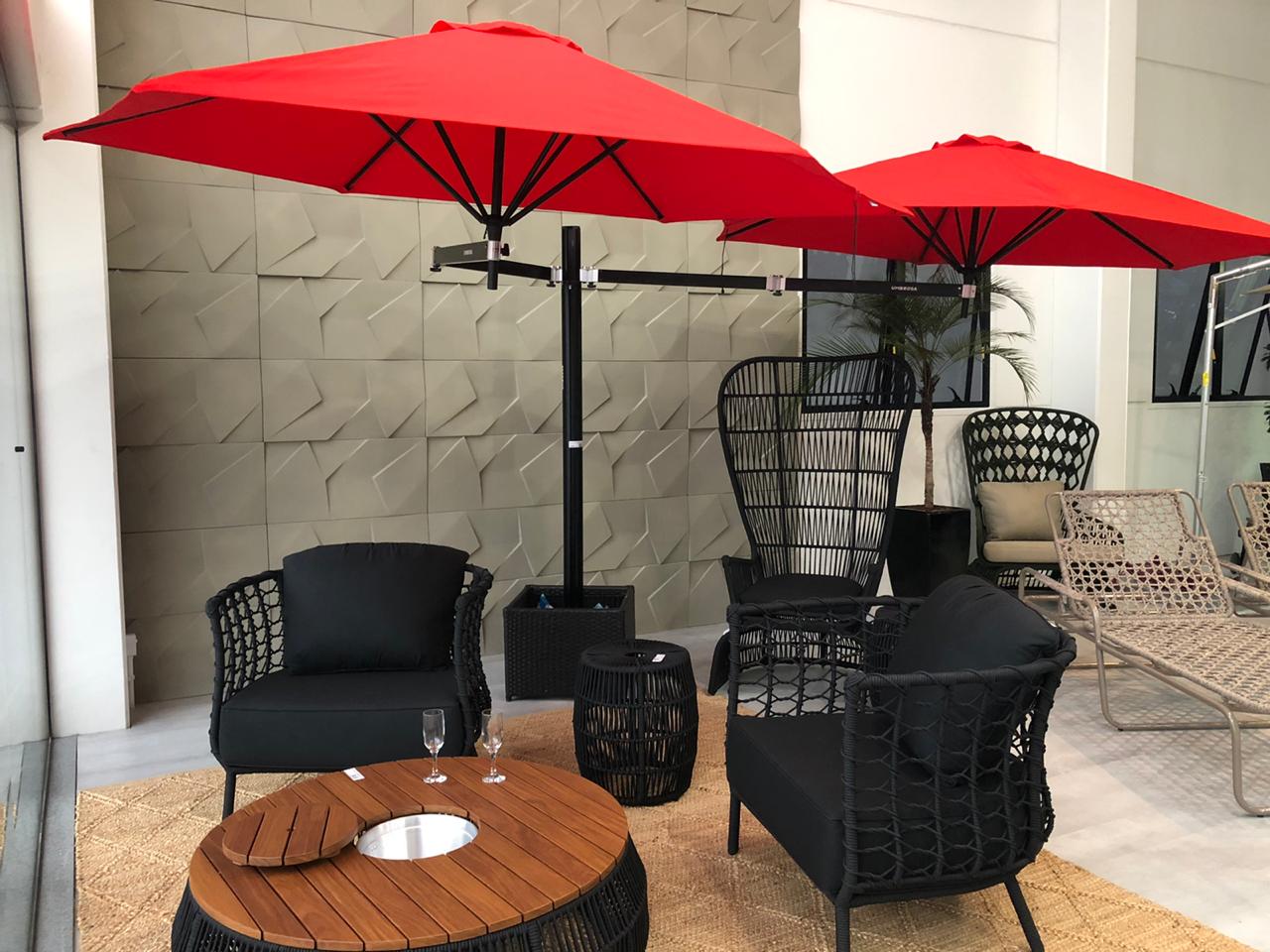 Ombrelone Duoflex Umbrosa — com projeção de sombra dupla em área externa ampla — foto 4