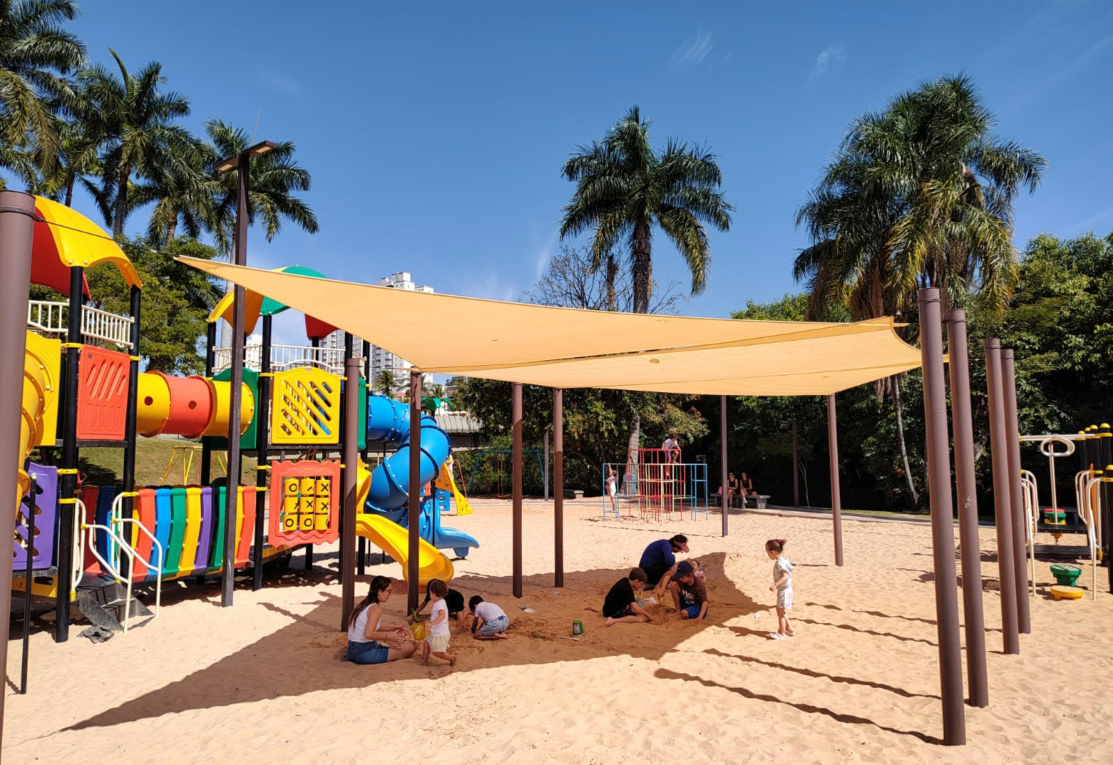Ombrelones Umbrosa instalados em Praia Clube · Uberlândia · MG